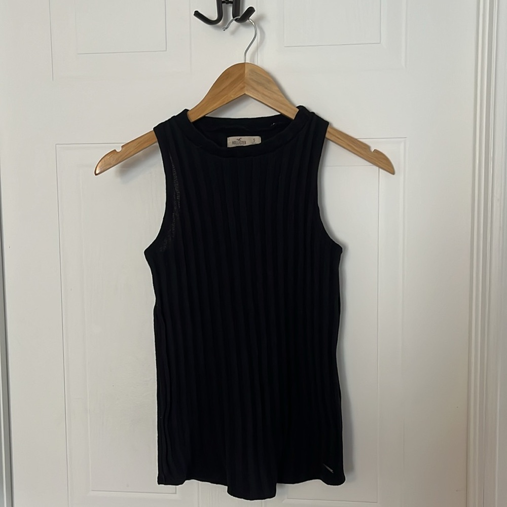 # 30- Hollister Black Ribbed Sleeveless Tank Top